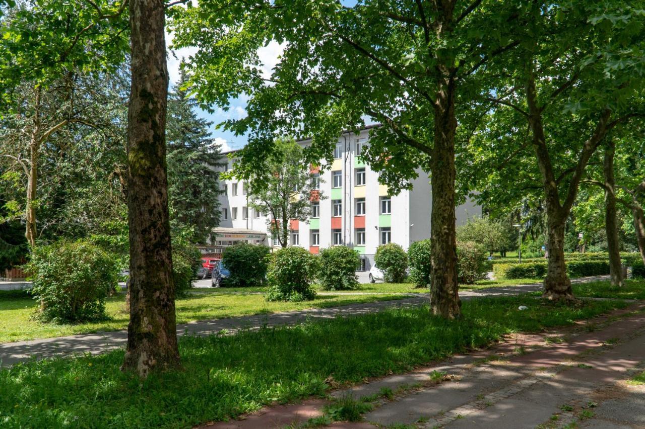 Dijaski Dom Bezigrad Ljubljana Hostel Esterno foto