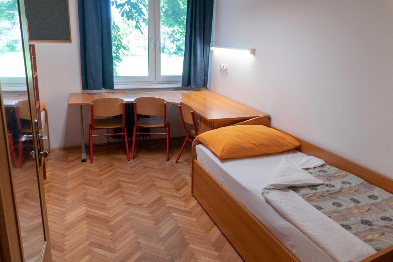 Dijaski Dom Bezigrad Ljubljana Hostel Esterno foto