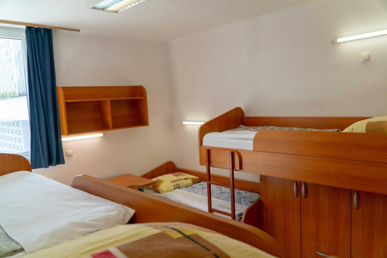 Dijaski Dom Bezigrad Ljubljana Hostel Esterno foto