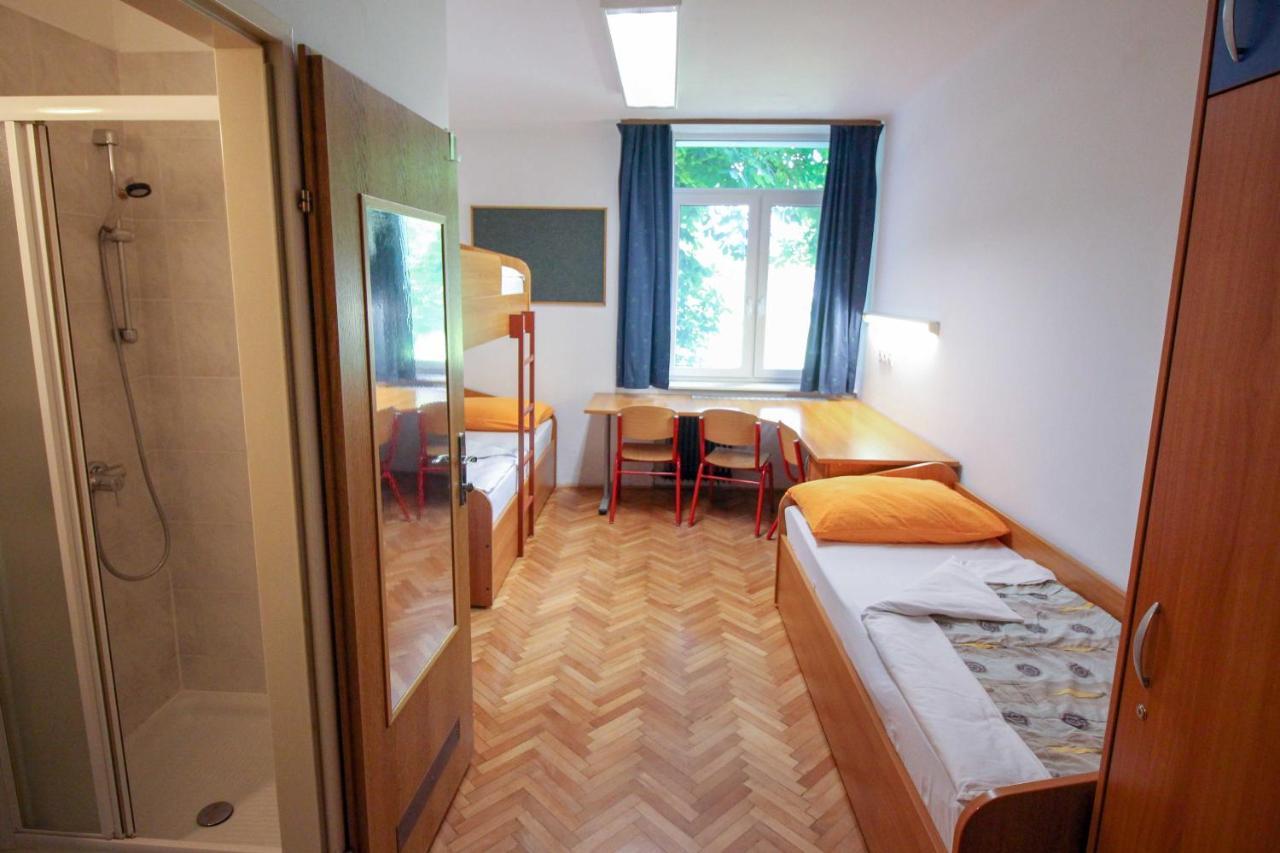 Dijaski Dom Bezigrad Ljubljana Hostel Esterno foto