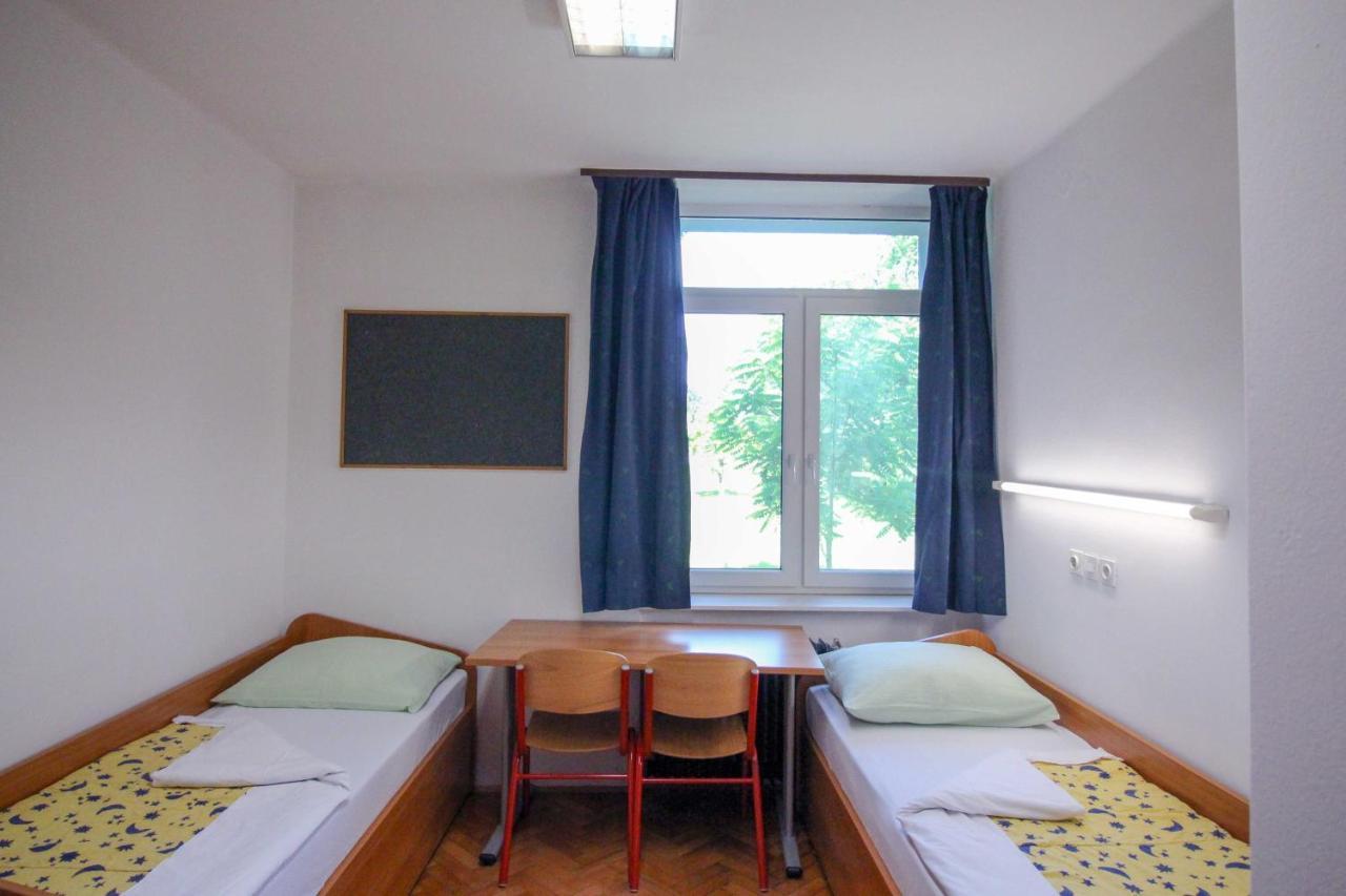 Dijaski Dom Bezigrad Ljubljana Hostel Esterno foto