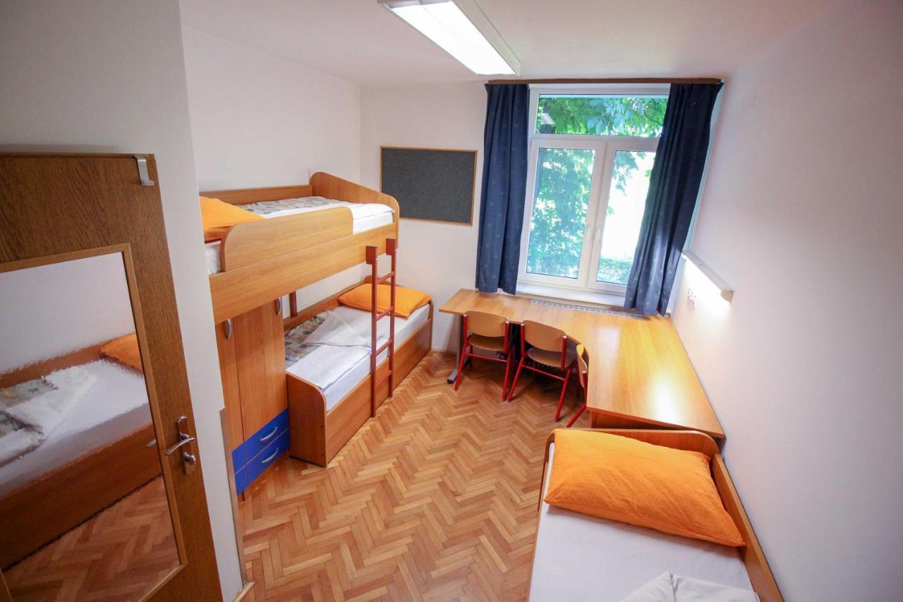 Dijaski Dom Bezigrad Ljubljana Hostel Esterno foto