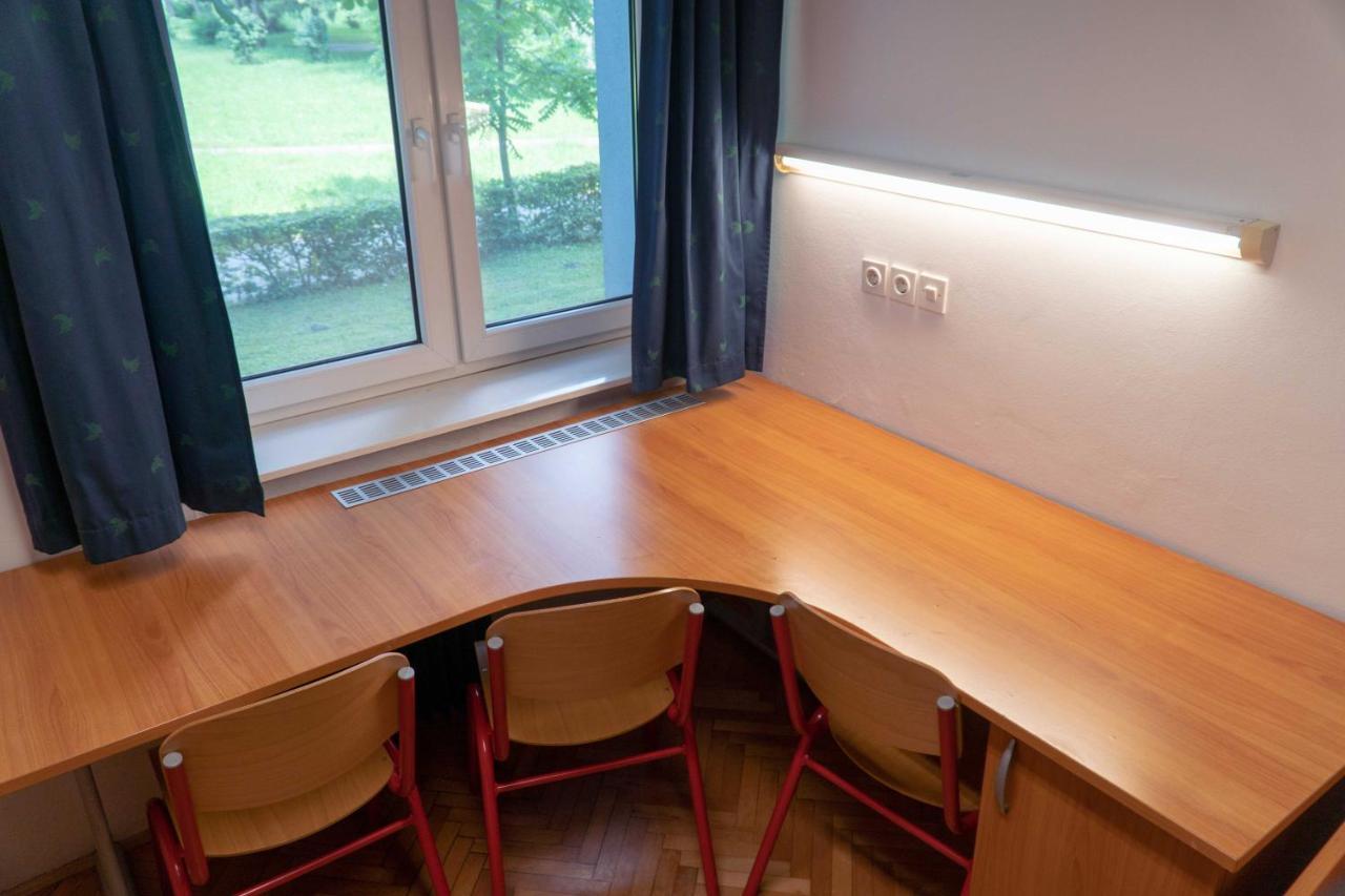 Dijaski Dom Bezigrad Ljubljana Hostel Esterno foto