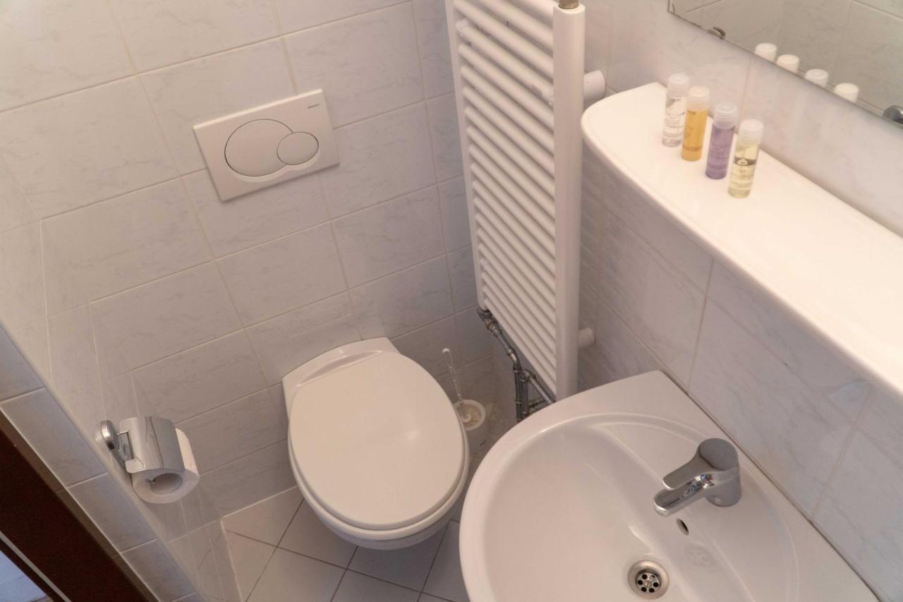 Dijaski Dom Bezigrad Ljubljana Hostel Esterno foto