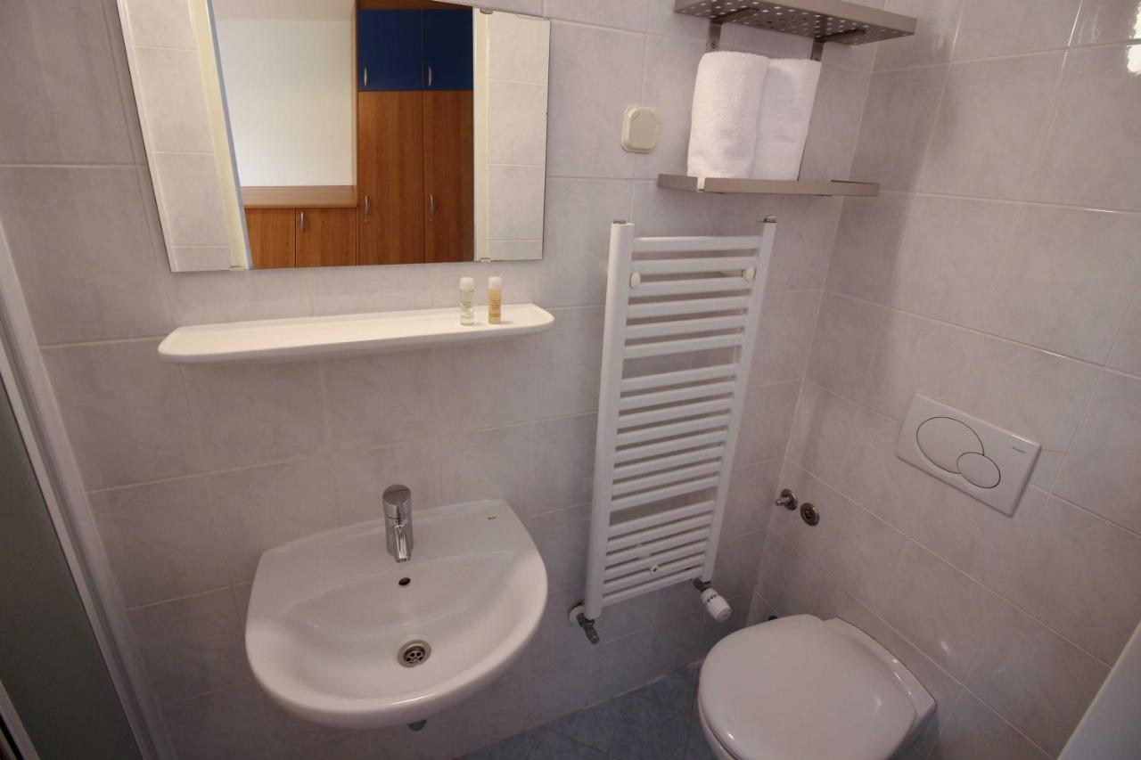Dijaski Dom Bezigrad Ljubljana Hostel Esterno foto