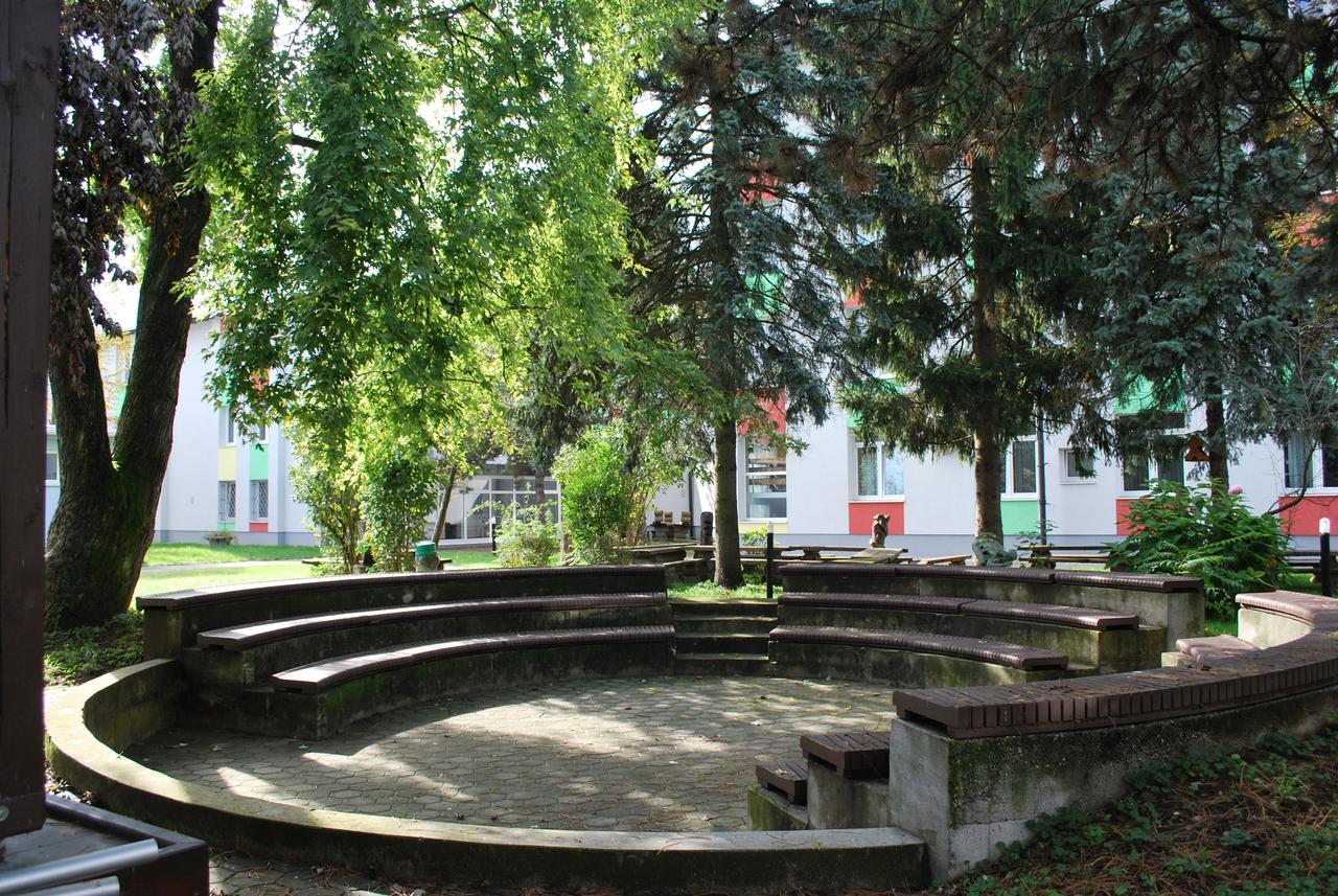 Dijaski Dom Bezigrad Ljubljana Hostel Esterno foto