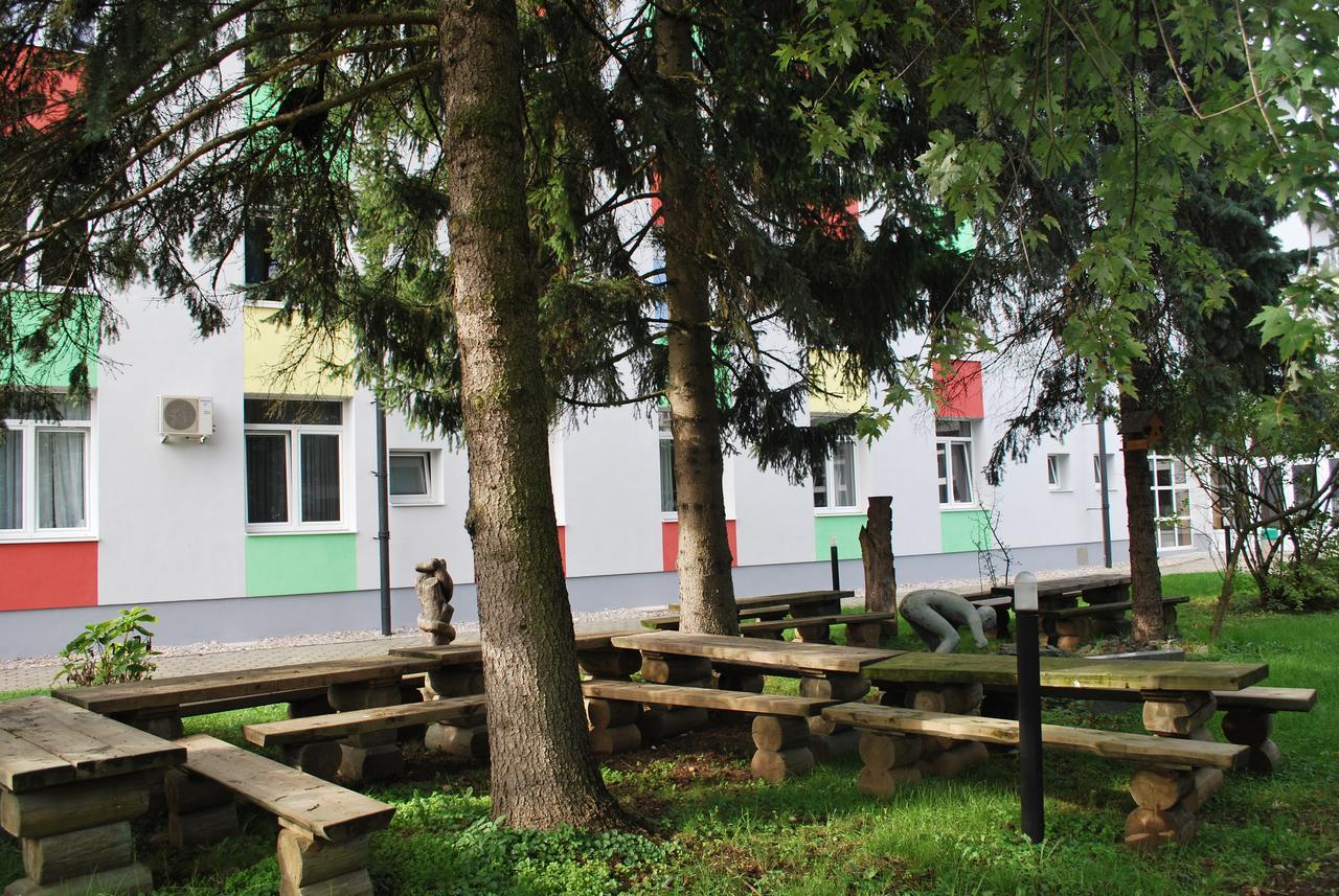 Dijaski Dom Bezigrad Ljubljana Hostel Esterno foto